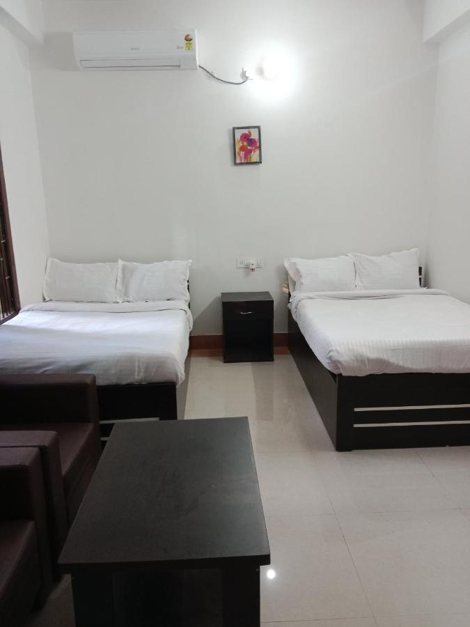 גווהטי Niroda Guest House מראה חיצוני תמונה